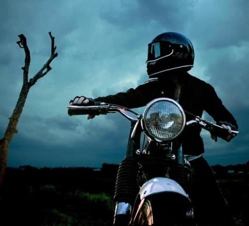 SUR LA ROUTE | Participez à la collecte et soutenez un motard féru d'Histoire de France | Kiss Kiss Bank Bank