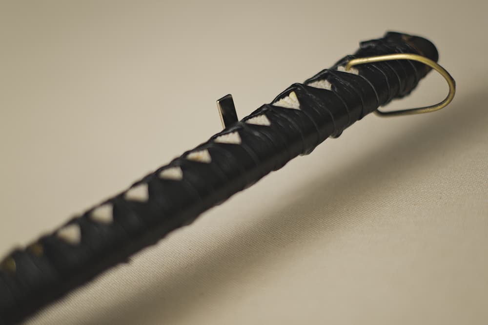 Test de la longueur de la soie d'un katana dans la Tsuka avec un aimant néodyme #Terressens Test de la longueur de la soie d'un katana dans la Tsuka avec un aimant néodyme #Terressens