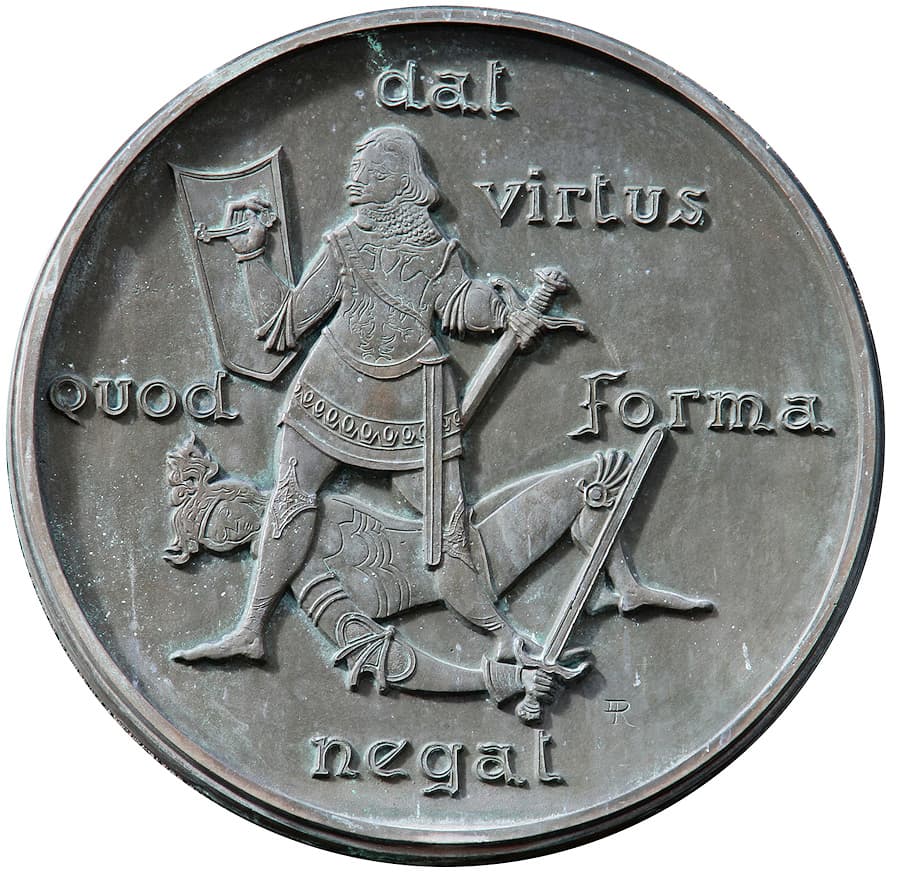 Dat virtus quod forma negat (Le courage donne ce que refuse la beauté), la devise du héros, © cliché HB #Terressens