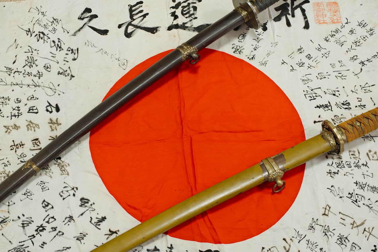 Sabres japonais militaires et drapeau signé #Terressens