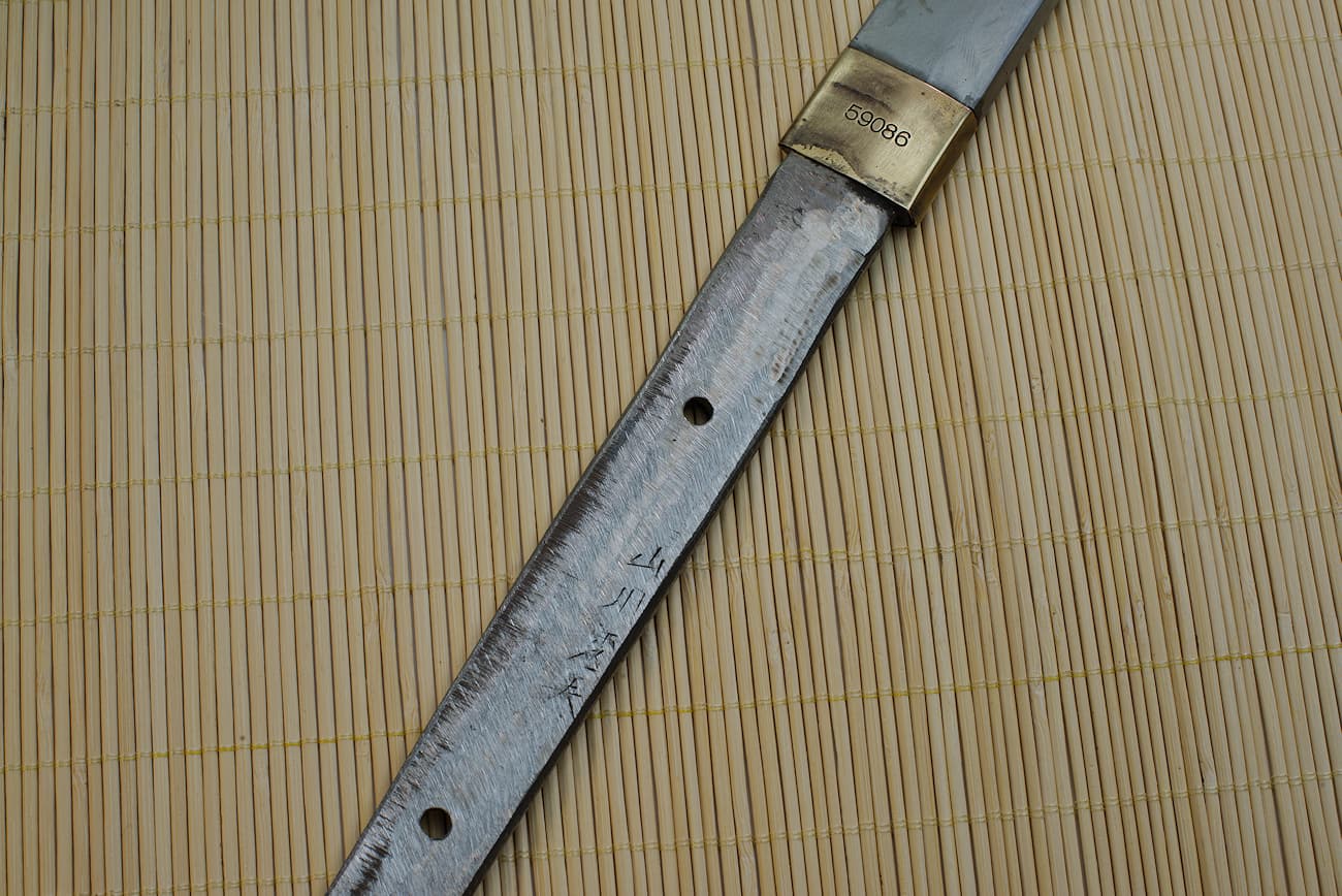 Soie gravée d'un katana (signature du forgeron) #Terressens