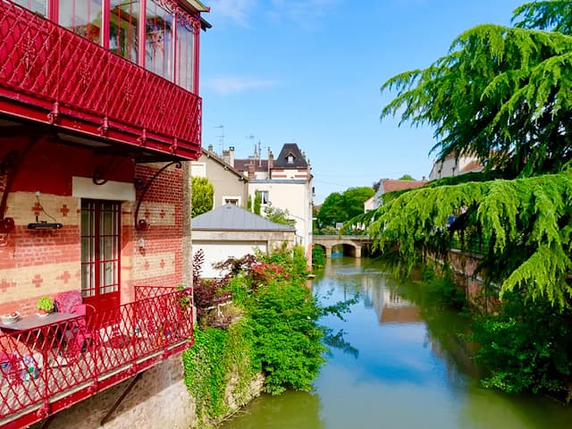 Do you know this beautiful village 1 h from Paris, home to a 12thᵉ century Templar commandery?