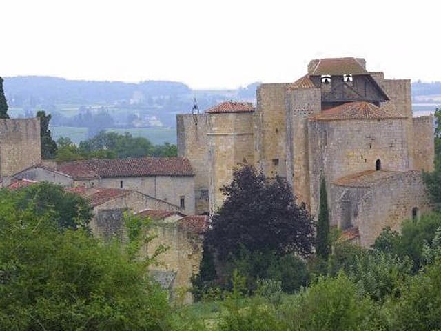 Larressingle : le plus petit village fortifié de France