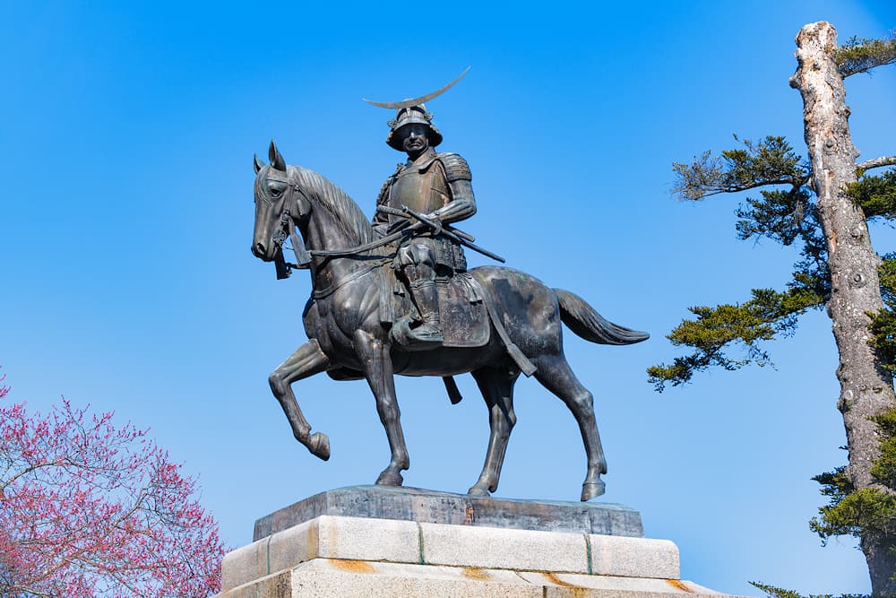 Statue de Date Masamune, Aobayama Park, Château d'Aoba, Ville de Sendai, Japon #Terressens (AdobeStock n° 266620503)