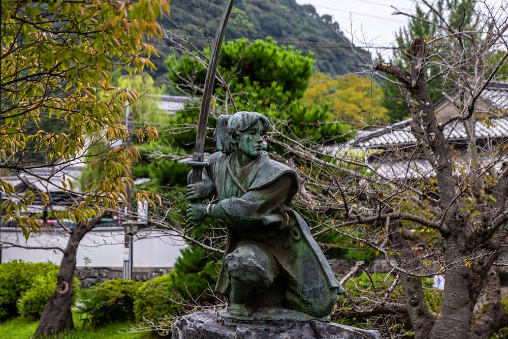 Statue de Sasaki Kojirô, Iwakuni, Japon #Terressens (AdobeStock n° 304541225)