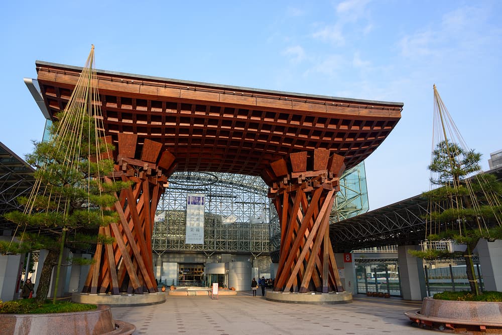 Tsuzumi-mon, Gare de Kanazawa #Terressens (AdobeStock n° 72465416)
