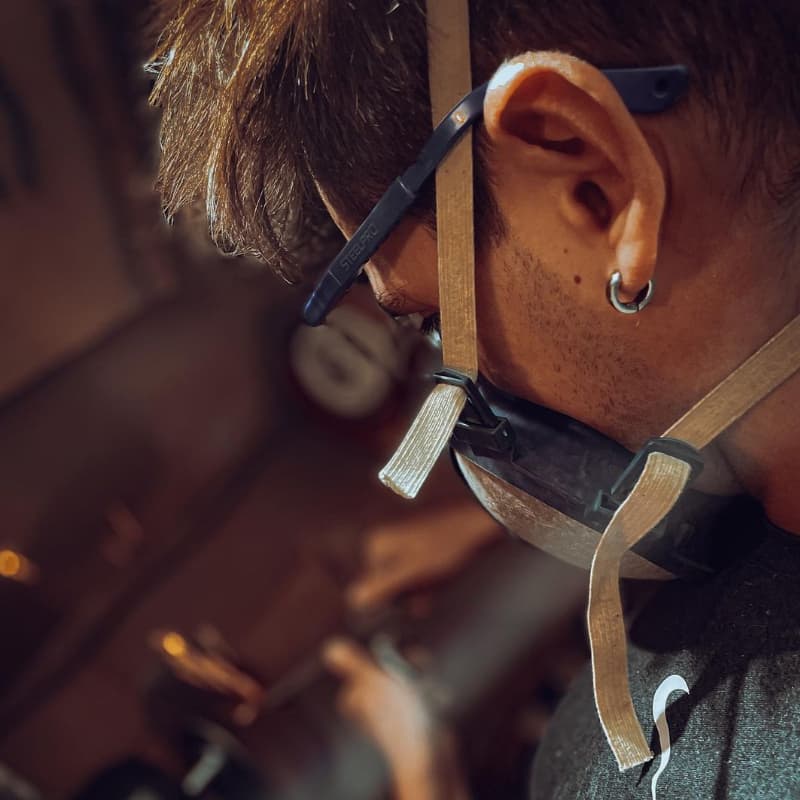 Elian Delétrain, professional sword and katana sharpener in Paris | Magazine #Terressens