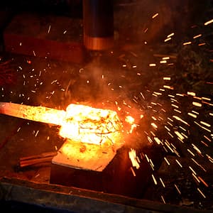 Forge de katana : découvrez la fabrication traditionnelle des sabres de samouraï japonais | Samouraïs & Katanas | #Terressens