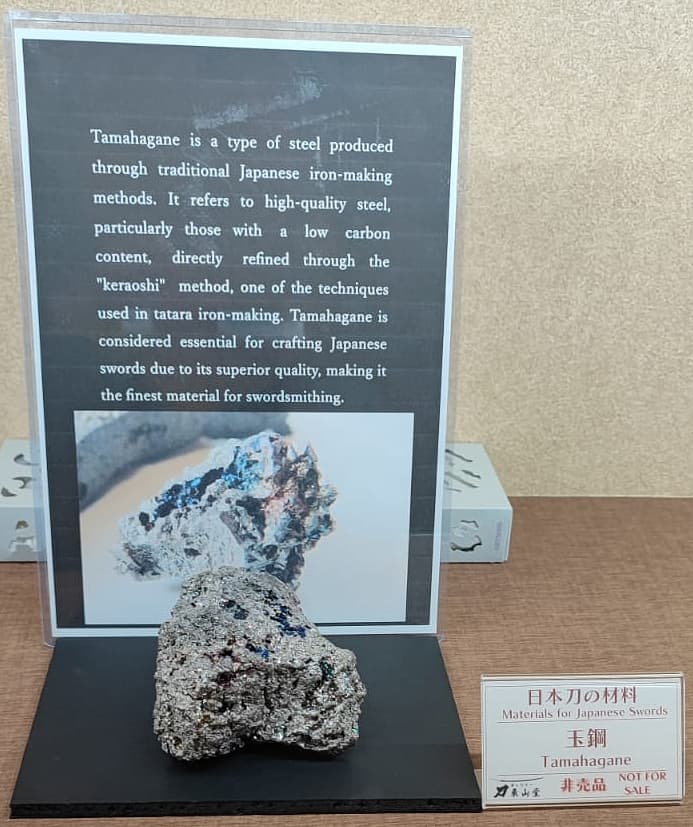 Minerais de Tamagane (玉鋼), utilisé traditionnellement pour la forge de katana, le sabre japonais des samouraïs (photo : François Carpentier #Terressens)