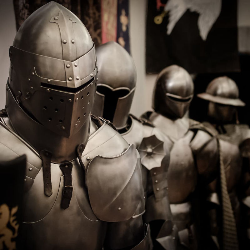 Collection de Casques, heaumes et pièces d'armure médiévale | #Terressens